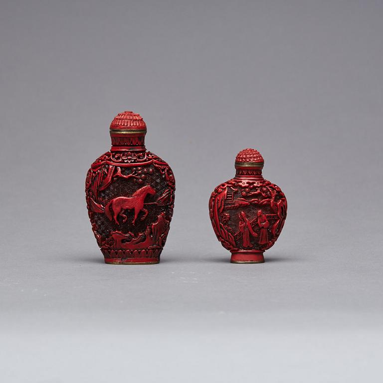 SNUSFLASKOR, 2 st, lackarbeten, Kina, 1800/1900-tal.