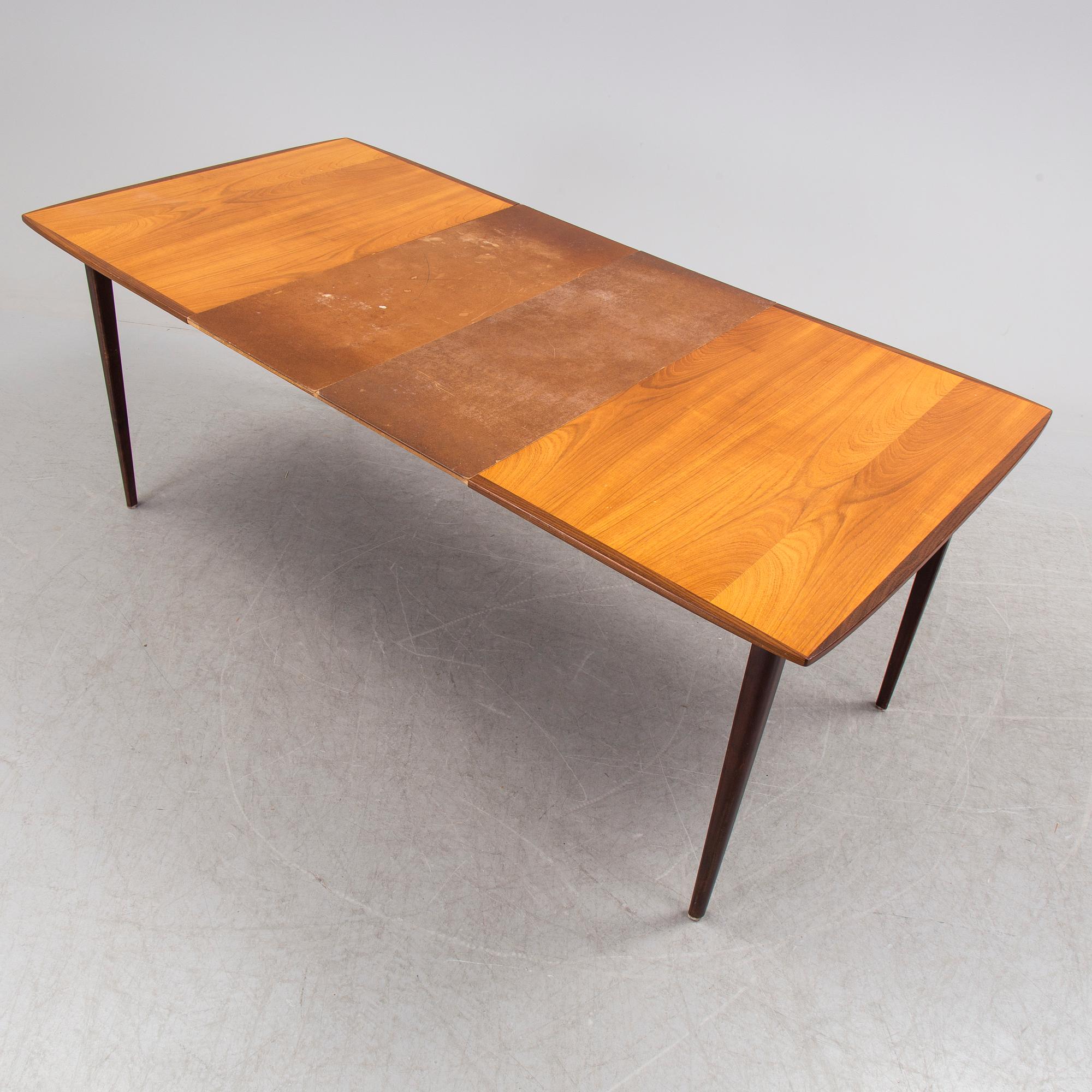 A mid 1900s dining table.