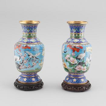 VASER, ett par, cloisonné, Japan, 1900-tal.
