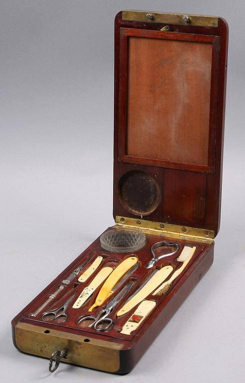 RESENECESSÄR, 1800-tal.