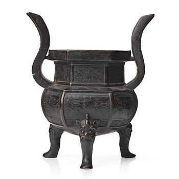 582. A bronze tripod censer, Qing dynasty, 17th/18th Century.