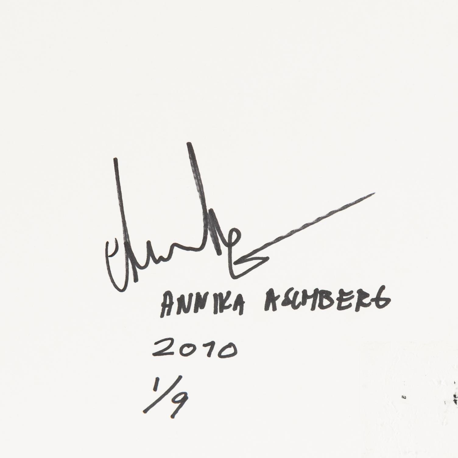 ANNIKA ASCHBERG, c-print, signerad 1/9 och daterad 2010 a tergo.