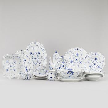 SERVIS, porcelain, 46 parts, "Musselmalet", Royal Copenhagen and Bing & Grondahl, 20th century.