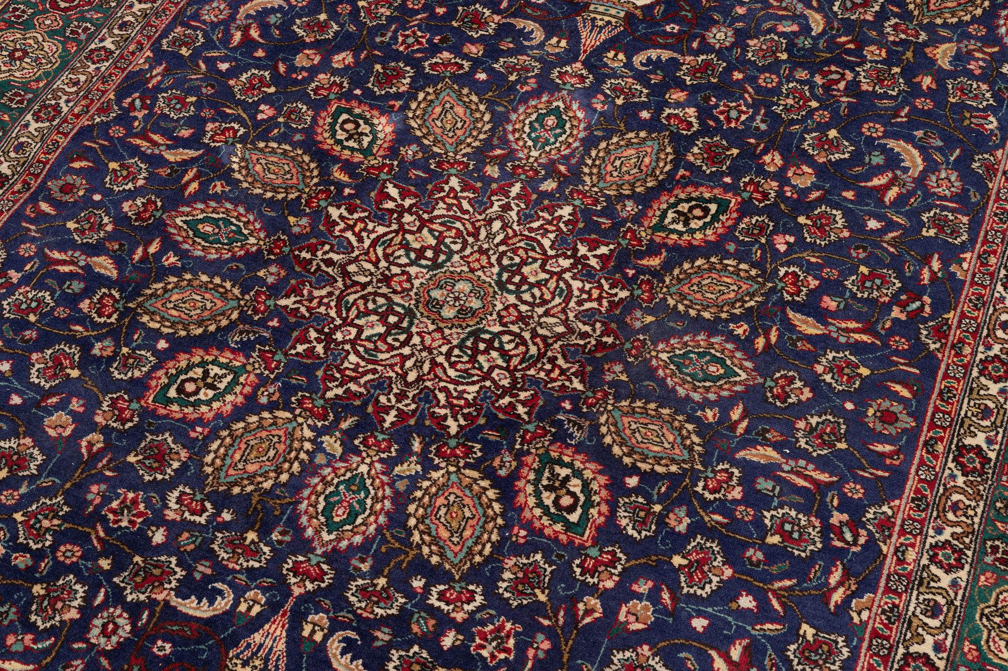 Matta, Old, Täbris, signerad, ca 290 x 206 cm.