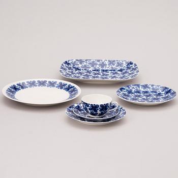 A 30-pcs set of 'Mon Amie' porcelain tableware from Rörstrand, Sweden 1950-1987.