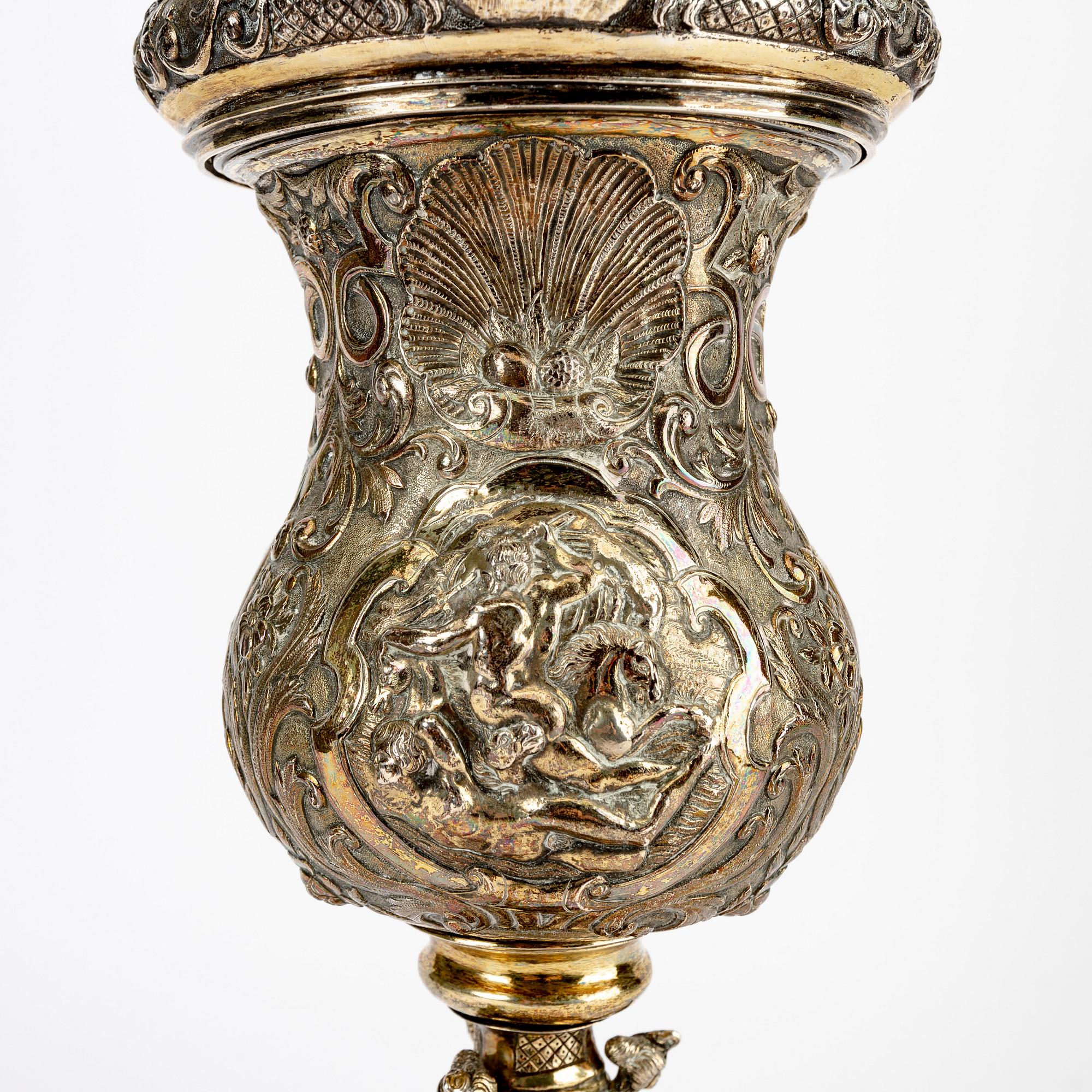 Cup with lid, Historismus, probably 19th century, indistinct silver stamps, weight 1154 grams.