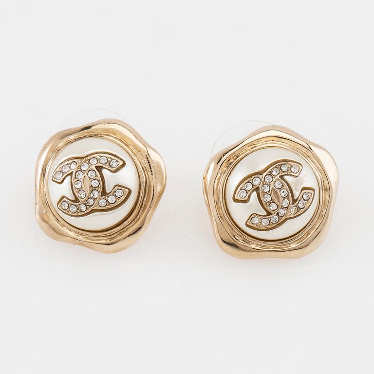 Chanel,.