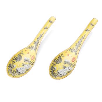 858. A pair of yellow glazed Dayazhai marked spoons, Qing dynasty, circa 1900.