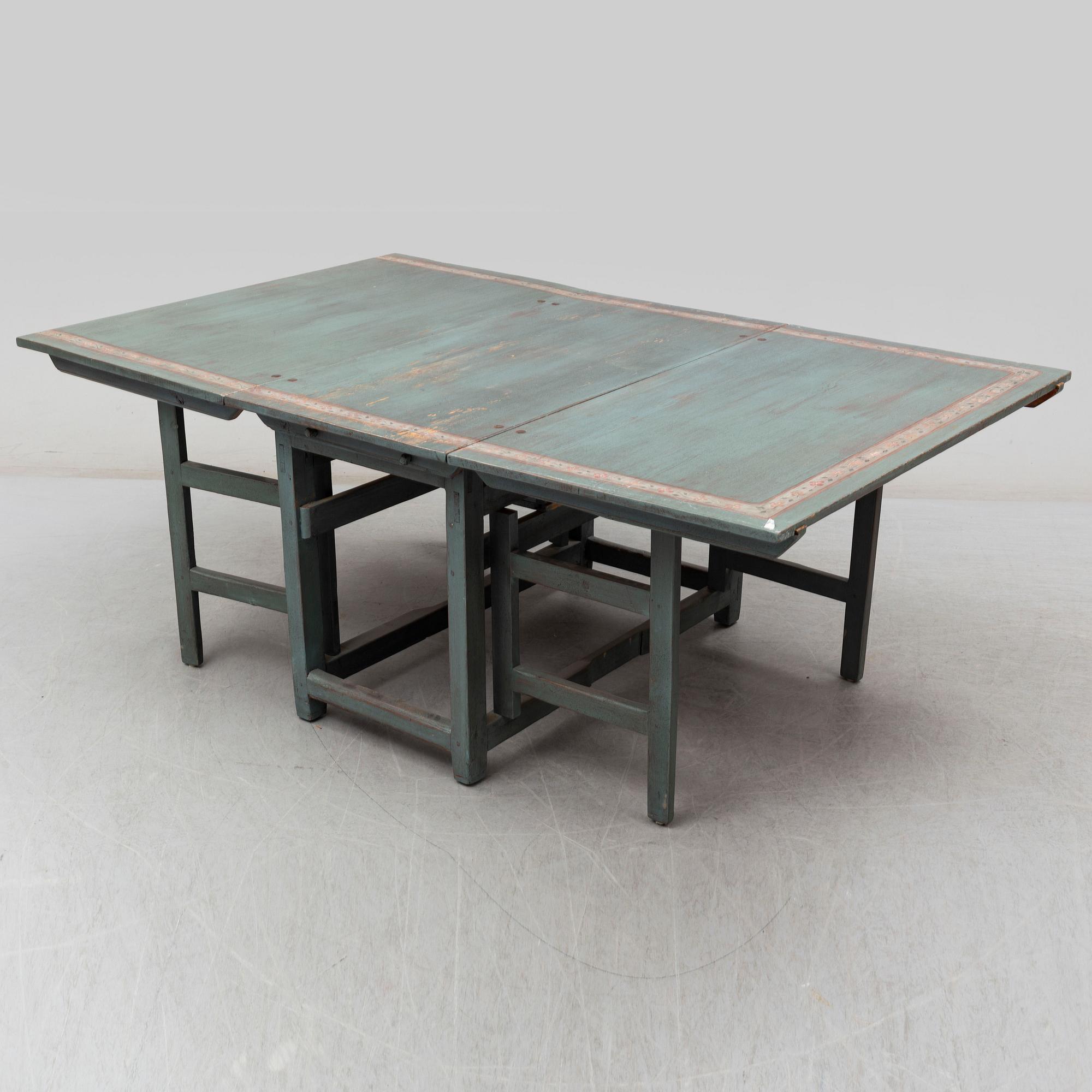 SLAGBORD, två st snarlika, 1800-tal.