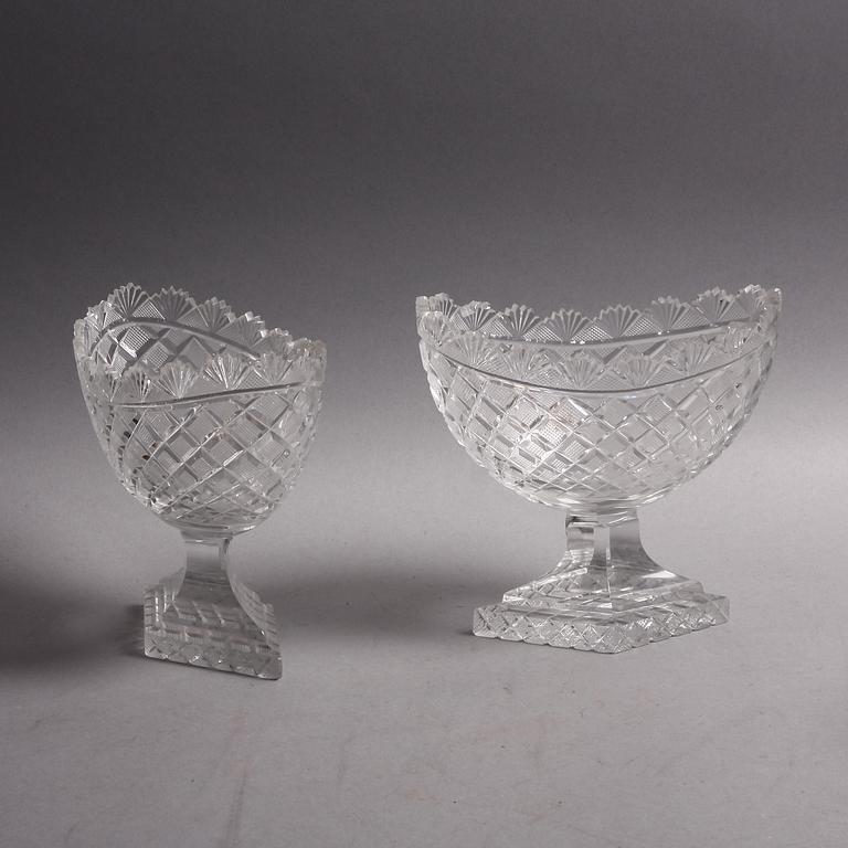 SKÅLAR PÅ FOT, ett par, glas, england 1800-tal.
