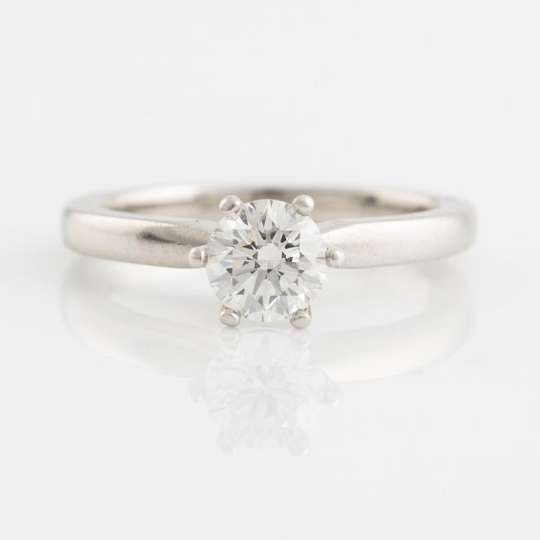 Platinum and brilliant cut diamond solitaire ring 0,70 ct.