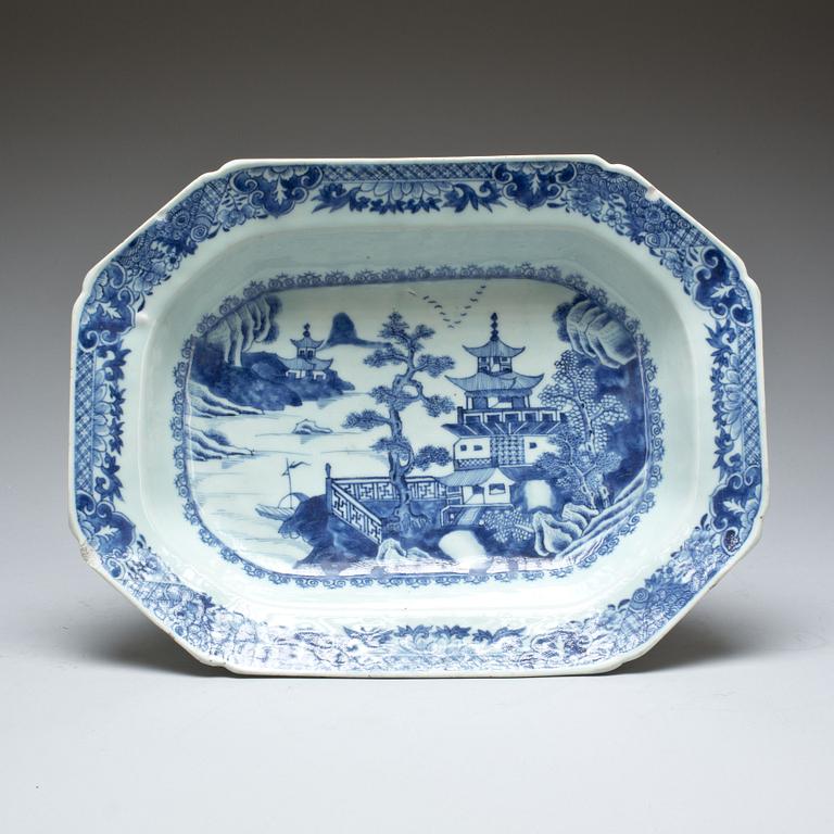 TERRINFAT, kompaniporslin. Qing dynastin, Qianlong (1736-95).