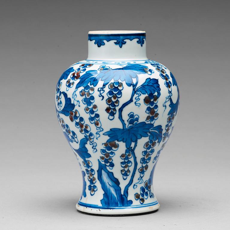 A blue and white and iron red vase, Qing dynasty, Kangxi (1662-1722).