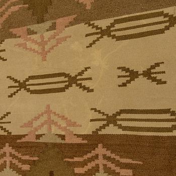 Laila Karttunen, A 1940's Finnish flat weave carpet. Circa 345x220 cm.