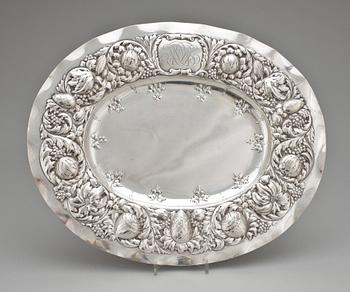 PRESENTERFAT, silver, Jugend, C G Hallberg, Stockholm, 1910. Vikt 558 g.