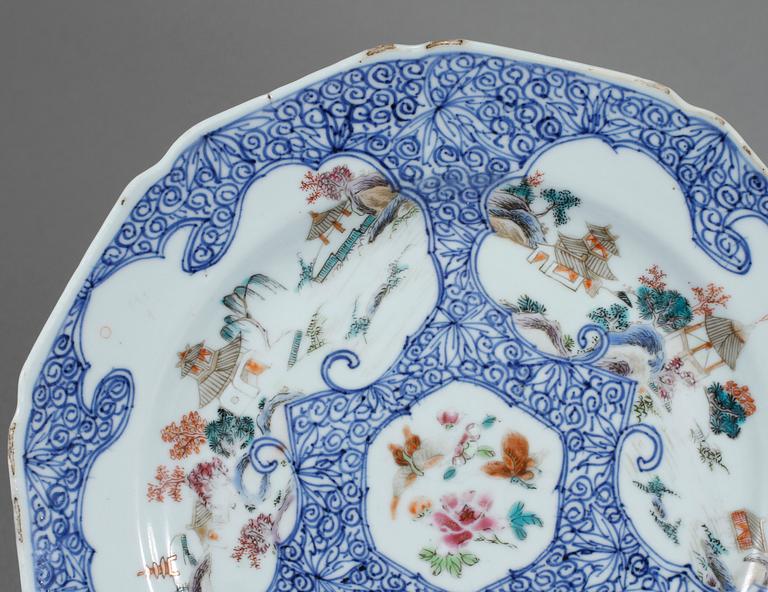TALLRIKAR, 2 st, porslin, Kina, 1700-tal.