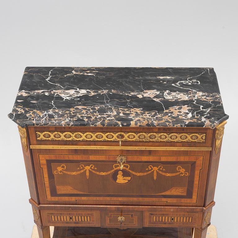 Sekretär, gustaviansk stil, 1900-talet första hälft.