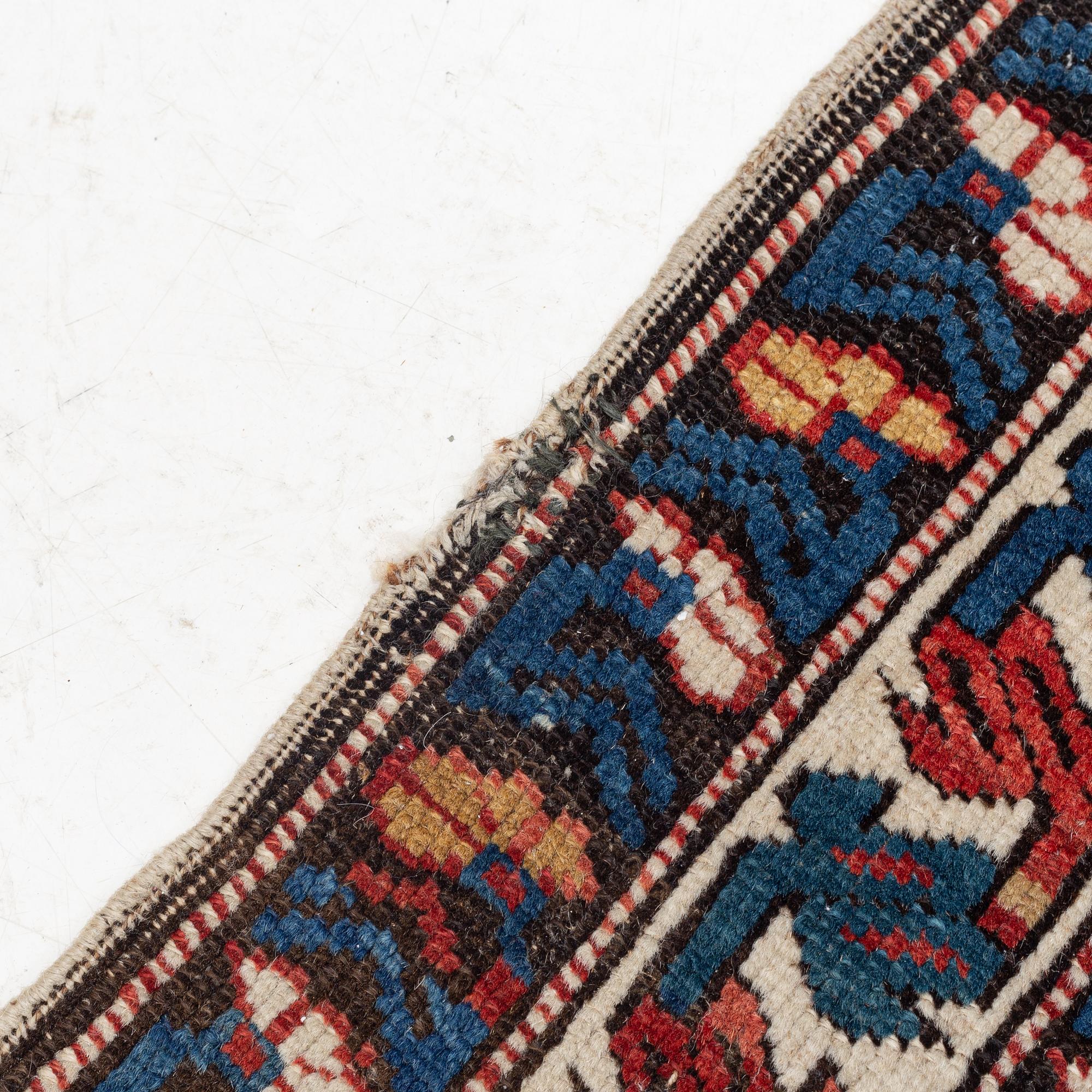 Matta, Kaukas, ca. 159 x 117 cm.