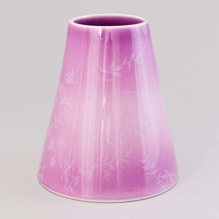 HEINI RIITAHUHTA,  a 'Pink cranberry' porcelain vase signed Heini Riitahuhta 2005.