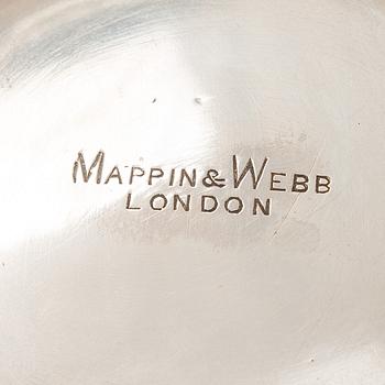 A pair of sterling silver bowls, M&W Sheffield, 1902.
