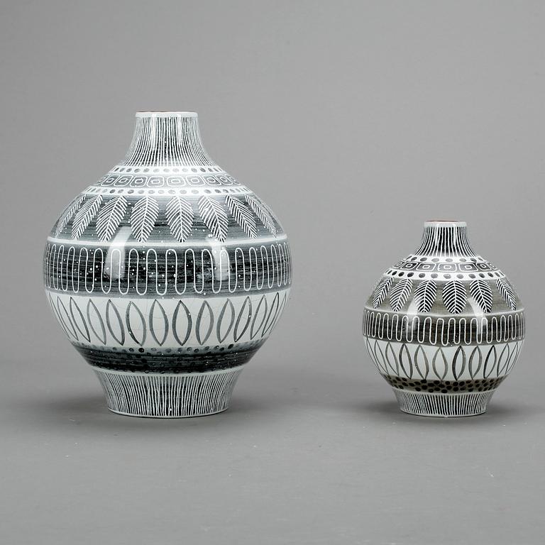 VASER, 2st, "Grafika" Ingrid Atterberg, Upsala Ekeby, 1950-tal.