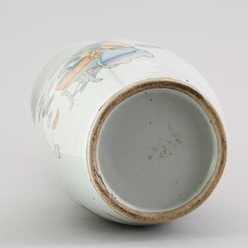 VAS, porslin, Kina, 1900-talets första hälft.