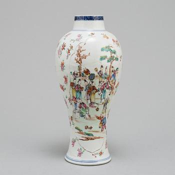 A famille rose export vase, Qing dynasty, Qianlong (1736-95).