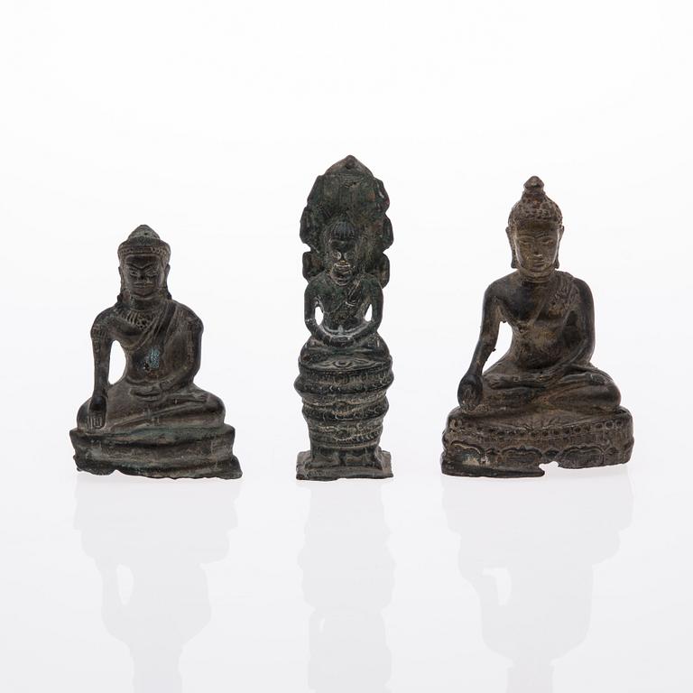 BUDDHASKULPTURER, 3 st, brons, Thailand 1900-tal.