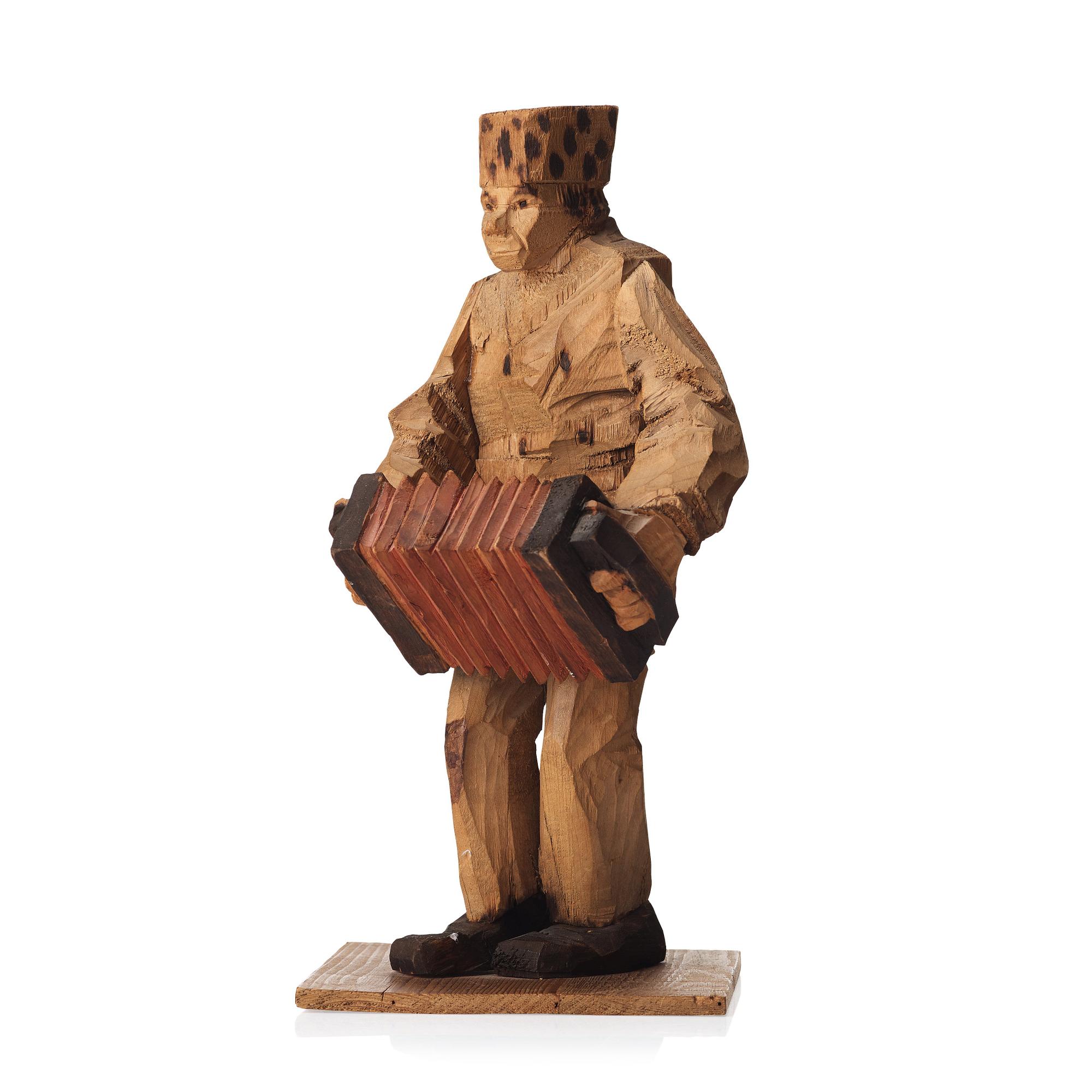 Axel Petersson Döderhultarn, Standing accordionist.