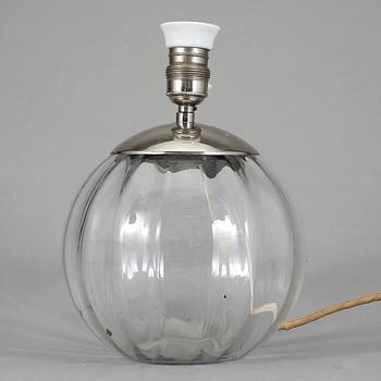 BORDSLAMPA, glas och metall, 1930-tal.