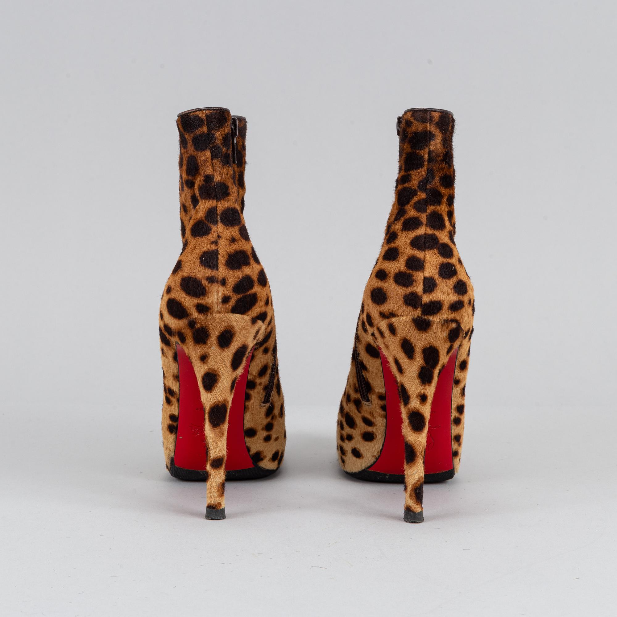 Christian Louboutin, pumps, size 38.