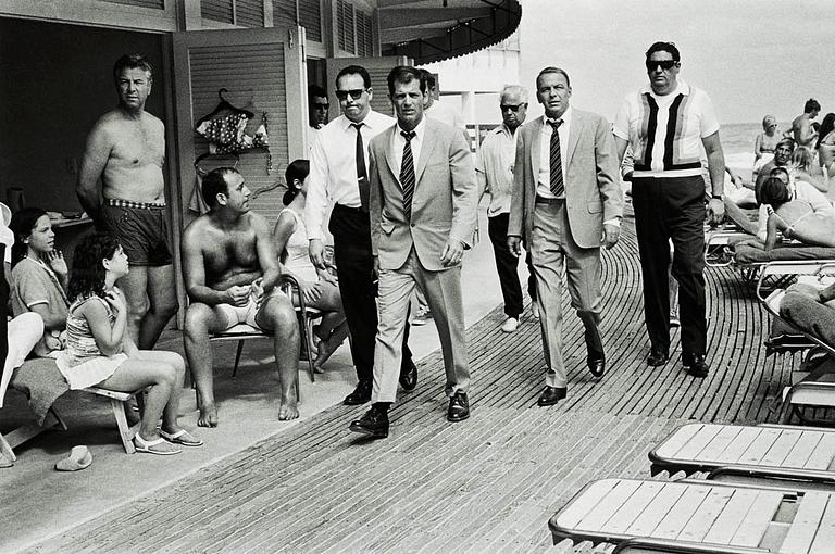 Terry O'Neill, "Frank Sinatra, Miami Beach, 1968".