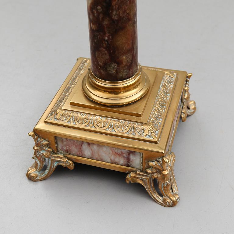 BORDSFOTOGENLAMPA, marmor och mässing, 1800-/1900-tal.