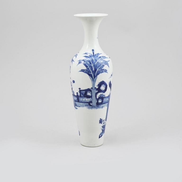 VAS, porslin, Kangxi-stil, Kina, 1900-tal/modern tillverkning.