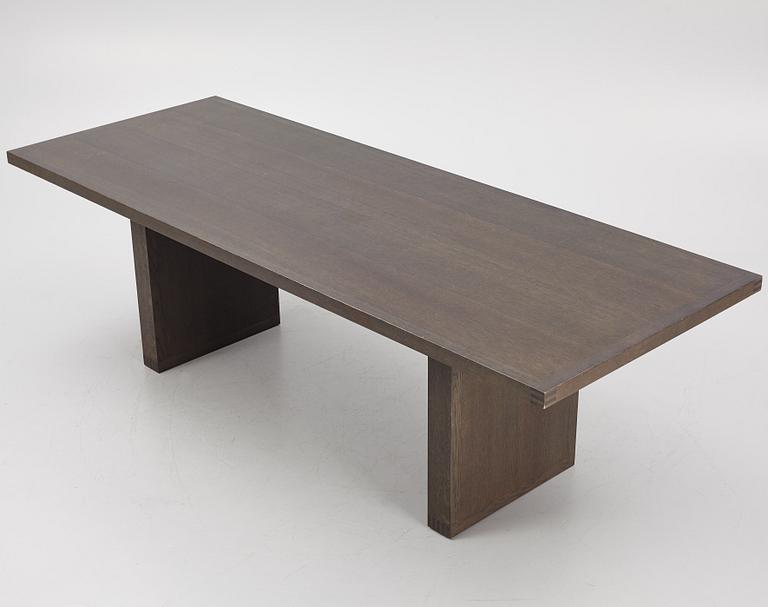 Antonio Citterio, a 'Simposio' dining table, Max Alto B&B Italia.