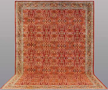 A Tabriz carpet, approx. 490 x 320 cm.