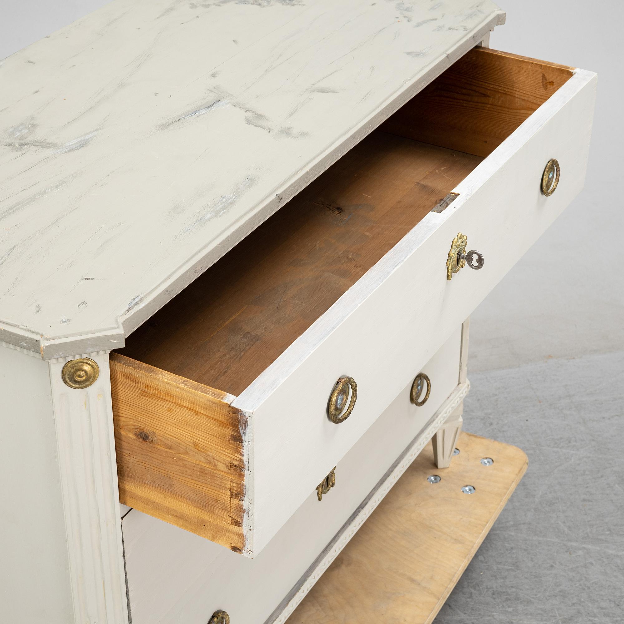 A painted Swedish late Gustavian-style chest of drawers, 19th century.