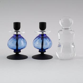 SKULPTUR, glas samt LJUSSTAKAR, 1 par, glas och smide, Erik Höglund, Boda, 1900-talets andra hälft.