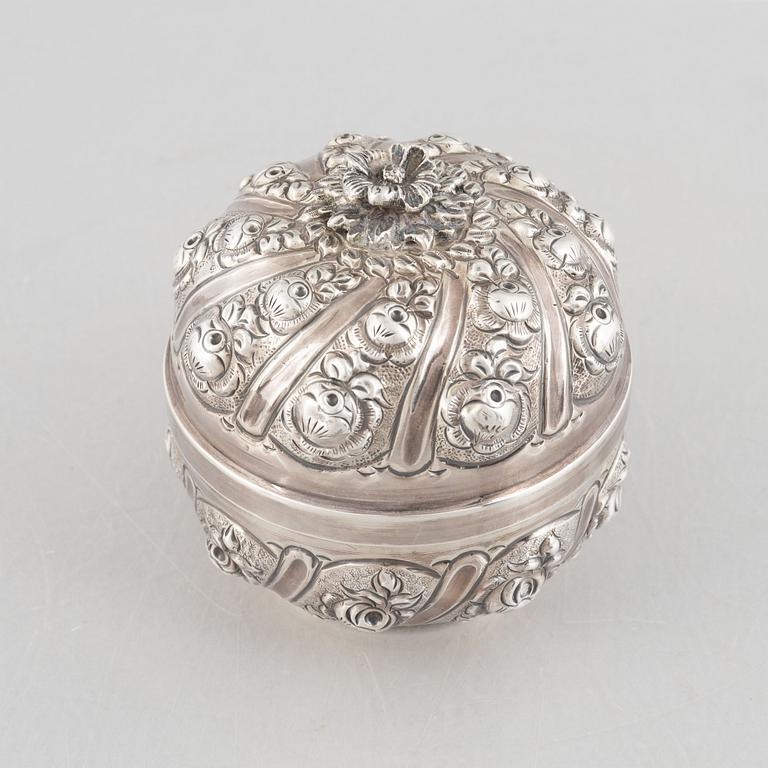 Dosa med lock, silver, 1900-tal.