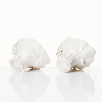 Vinofferbägare, två stycken, blanc de chine. Qingdynastin, Kangxi (1662-1722).