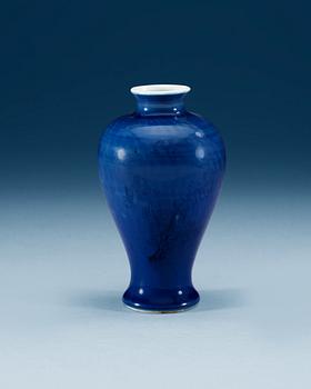 A blue glazed Meiping vase, Qing dynasty.