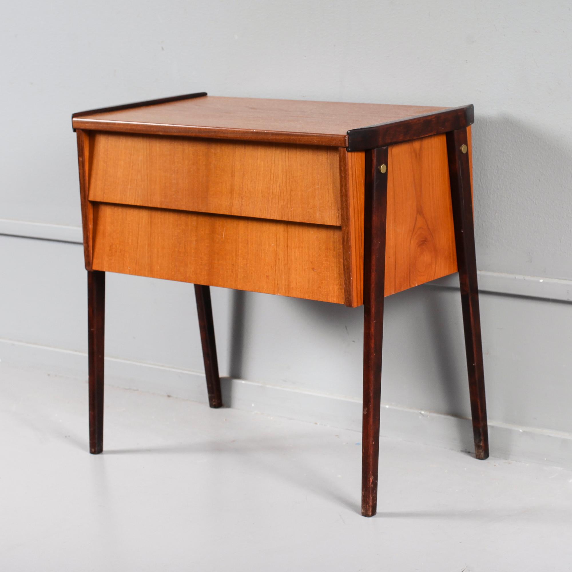 HALLMÖBEL, 2 delar, 1900-talets andra hälft.