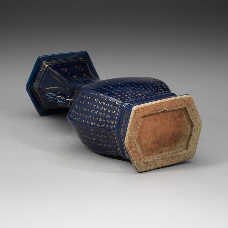 VAS, porslin. Qingdynastin, 1800-tal.