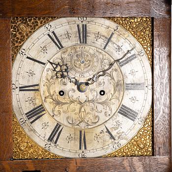 An English longcase clock, 18th/19th century.