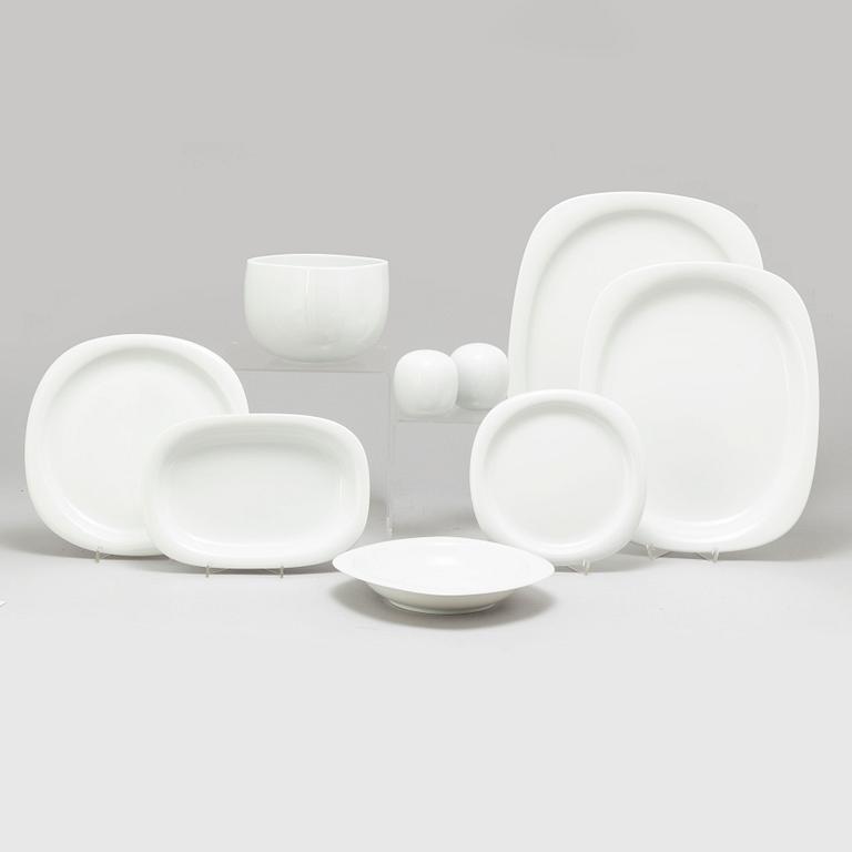 TIMO SARPANEVA, A 42-piece 'Suomi' dinnerware in porcelain, Rosenthal Studio-linie.