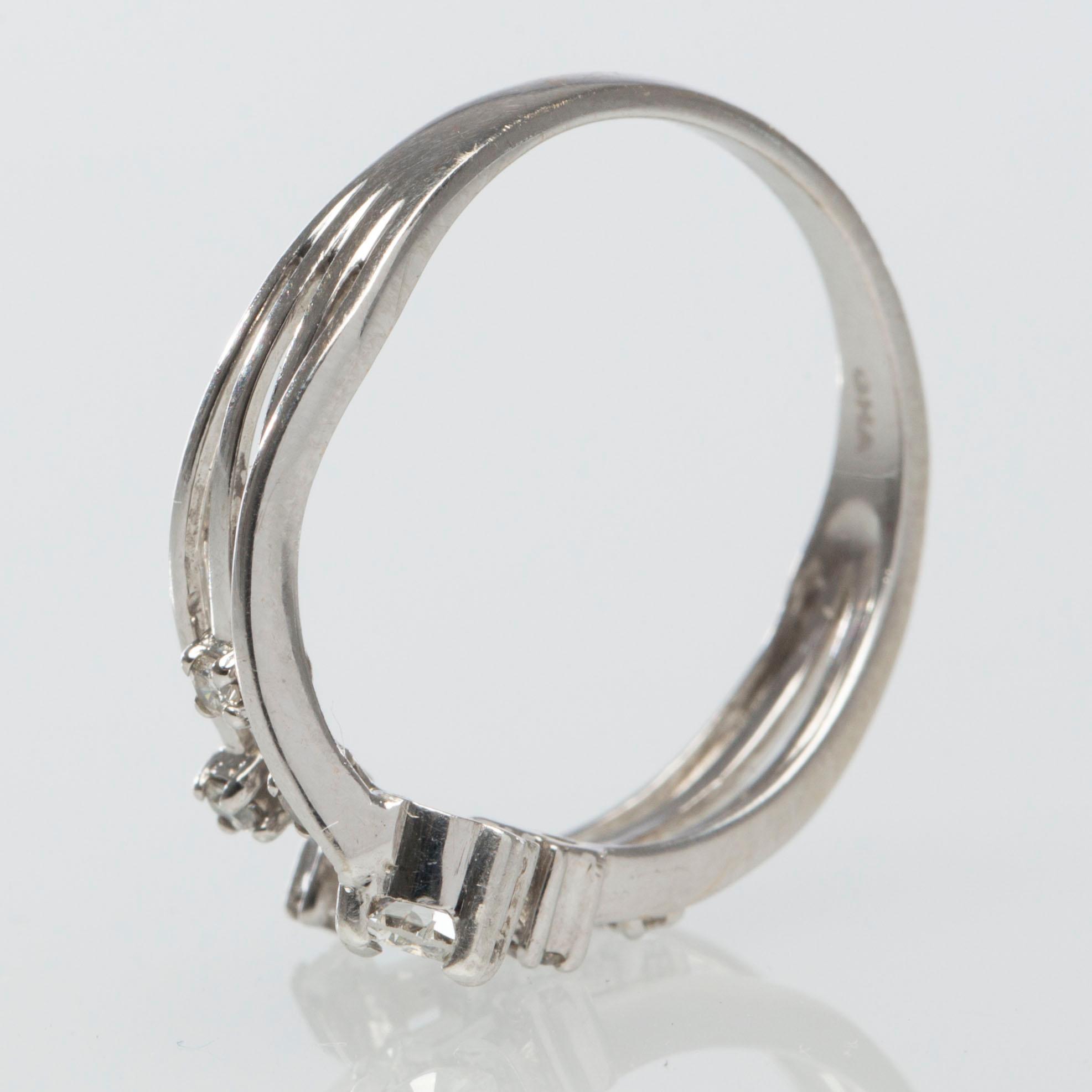 RING, 18K vitguld med briljantslipade diamanter, totalt ca 0.40 ct.
