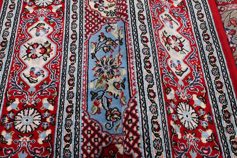 A Quum carpet, c. 250 x 150 cm.
