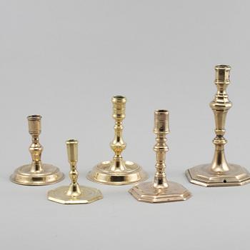 LJUSSTAKAR, 5 st, mässing, delvis 1700-tal.