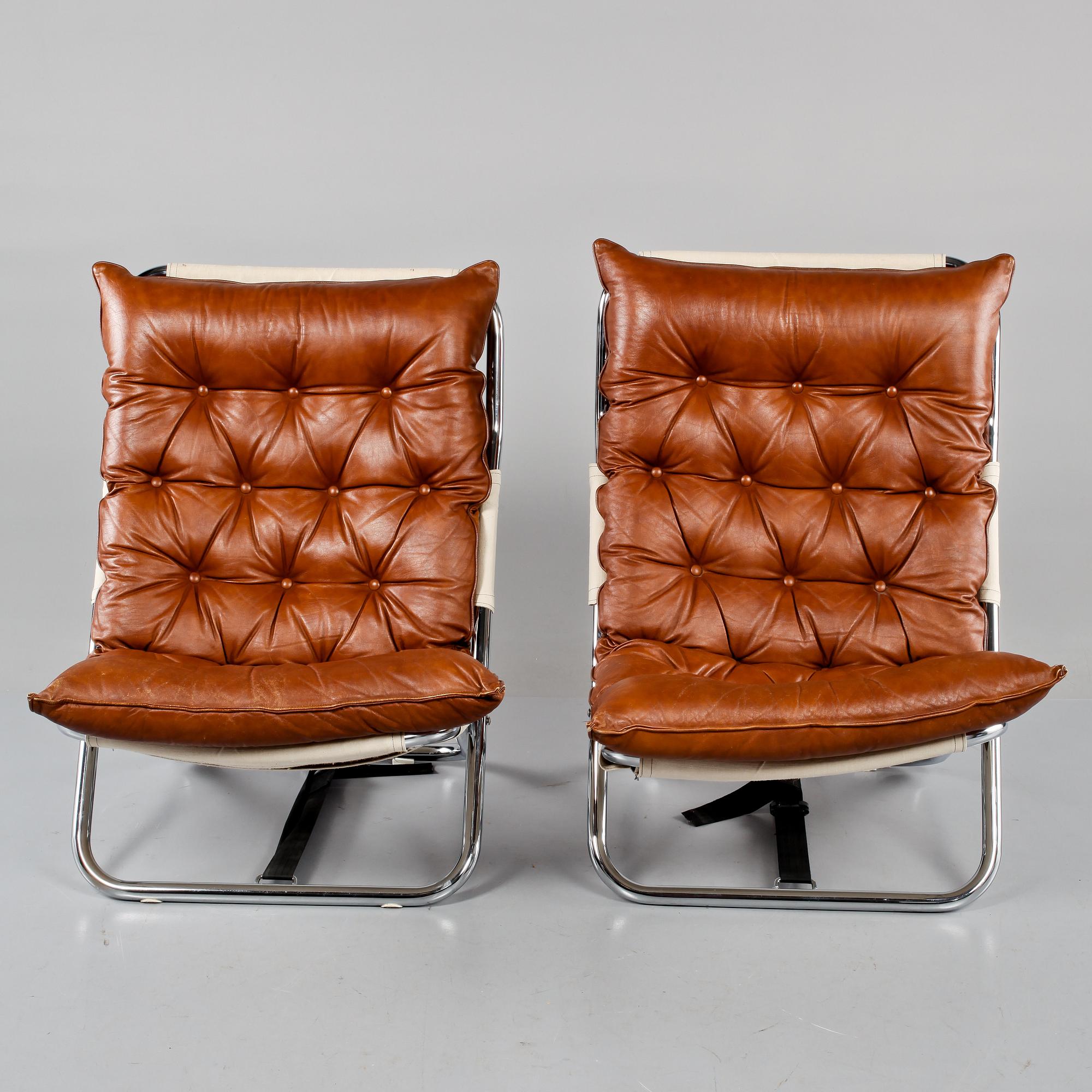 FÅTÖLJER, ett par, 1970-tal.