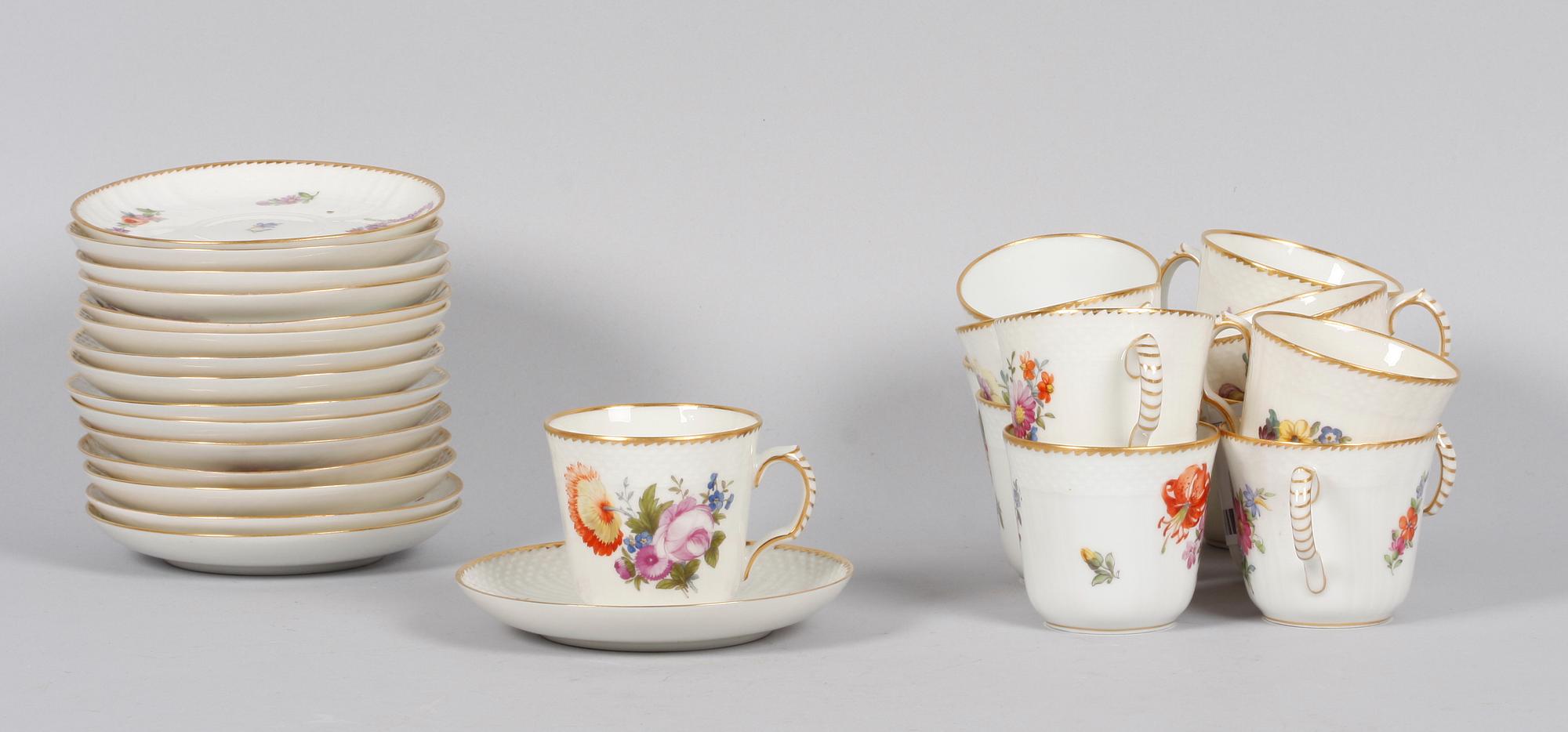 MAT- KAFFE OCH TESERVIS, 33 delar, Kunglig Dansk.